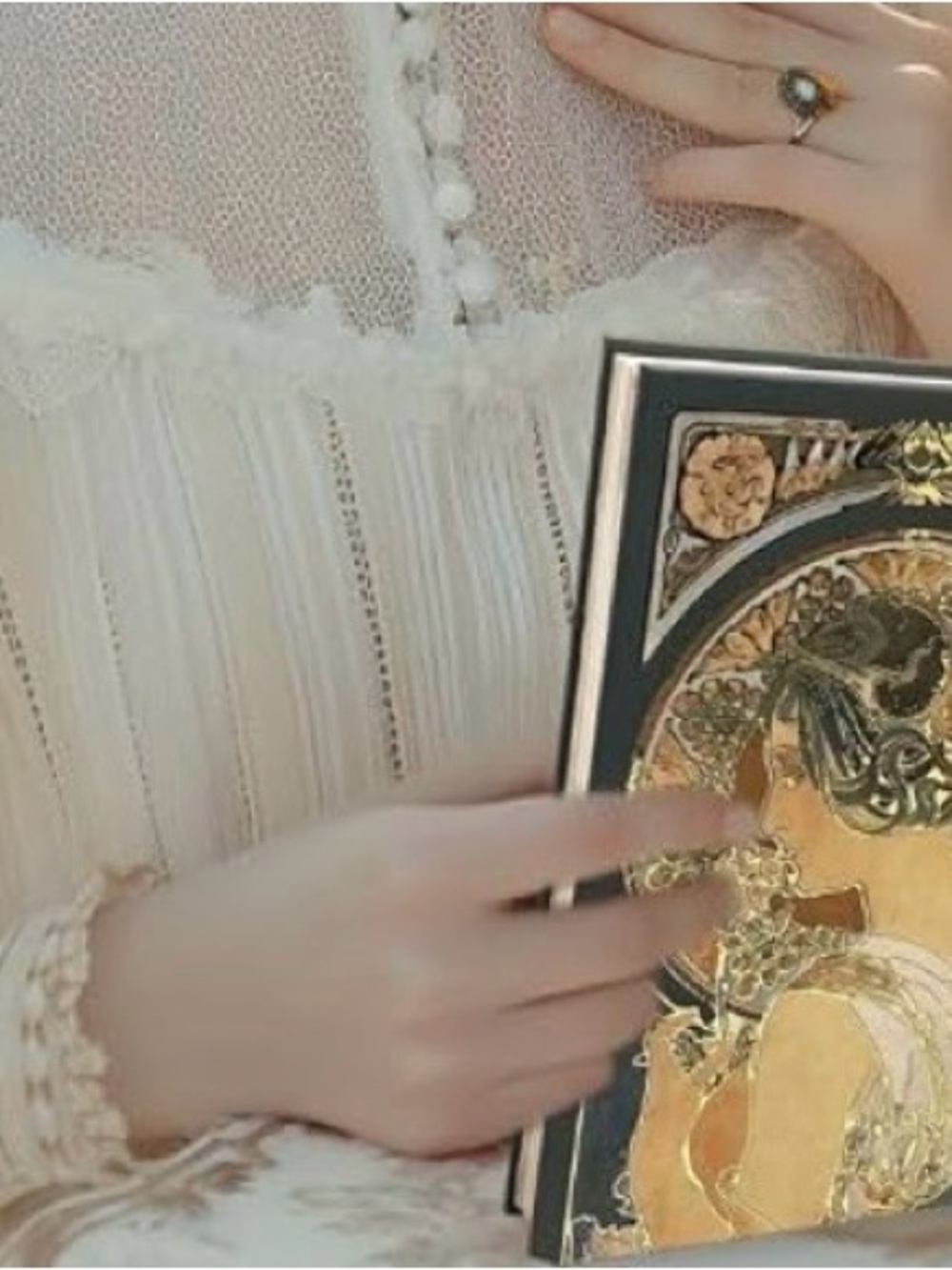 Beautiful Gilded Hardcover Journal, 256 Color Pages, 5x7 Alphonse Mucha Primrose - Picture 6 of 12